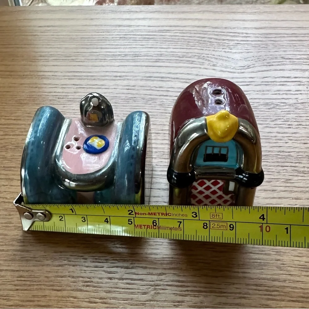 Jenny Berta Collectibles Salt Pepper Shaker Jukebox Set VGUC